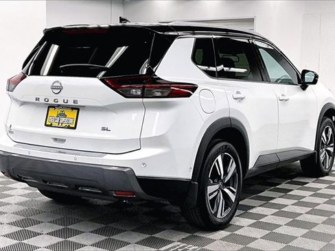 Used 2024 Nissan Rogue SL w/ SL Premium Package image 11