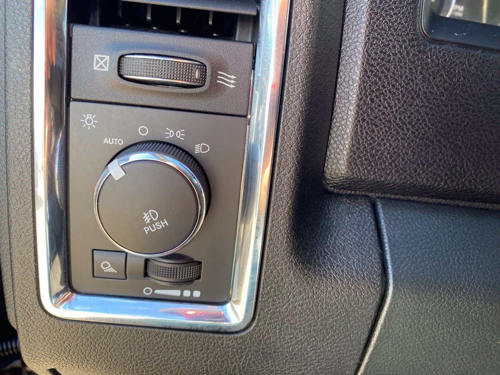 Used 2015 RAM 2500 Laramie w/ Convenience Group AWD/4WD image 26
