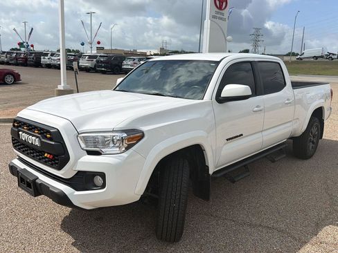 Used 2022 Toyota Tacoma SR5 RWD image 7