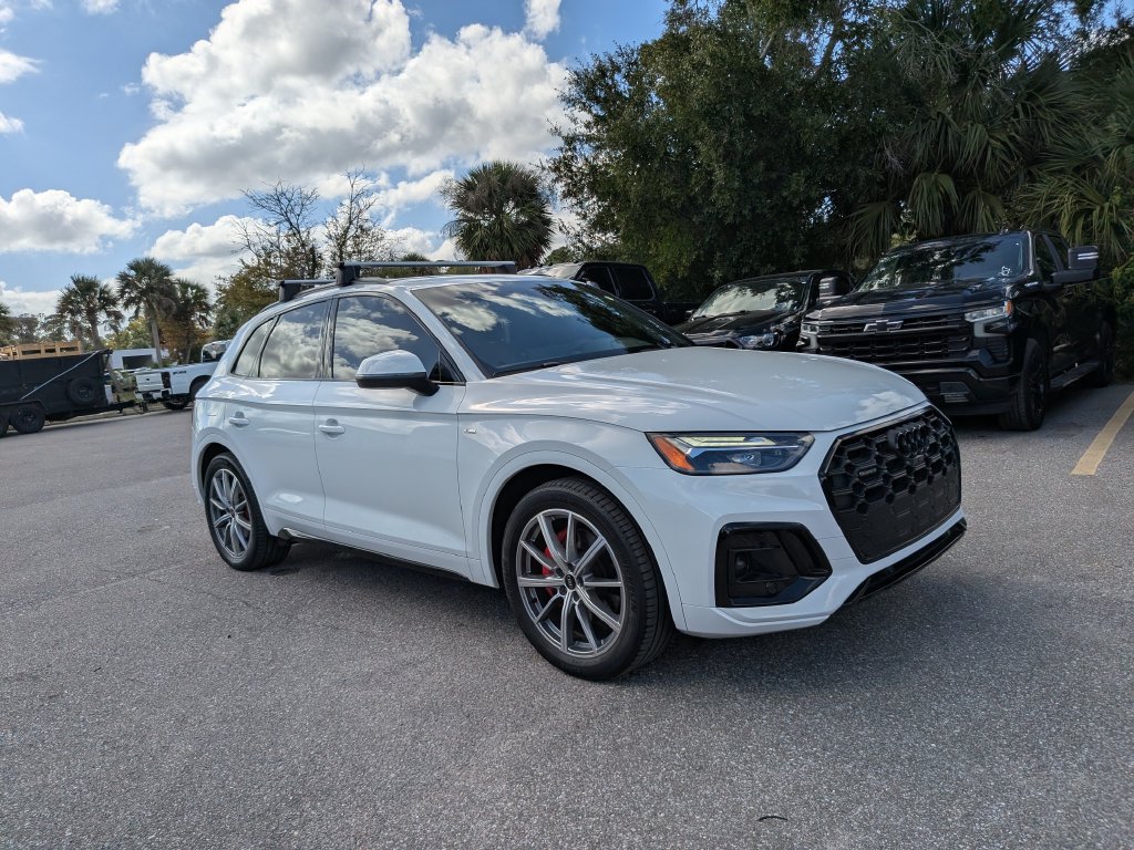 Used 2024 Audi Q5 e Premium Plus w/ Premium Plus Package AWD/4WD image 2