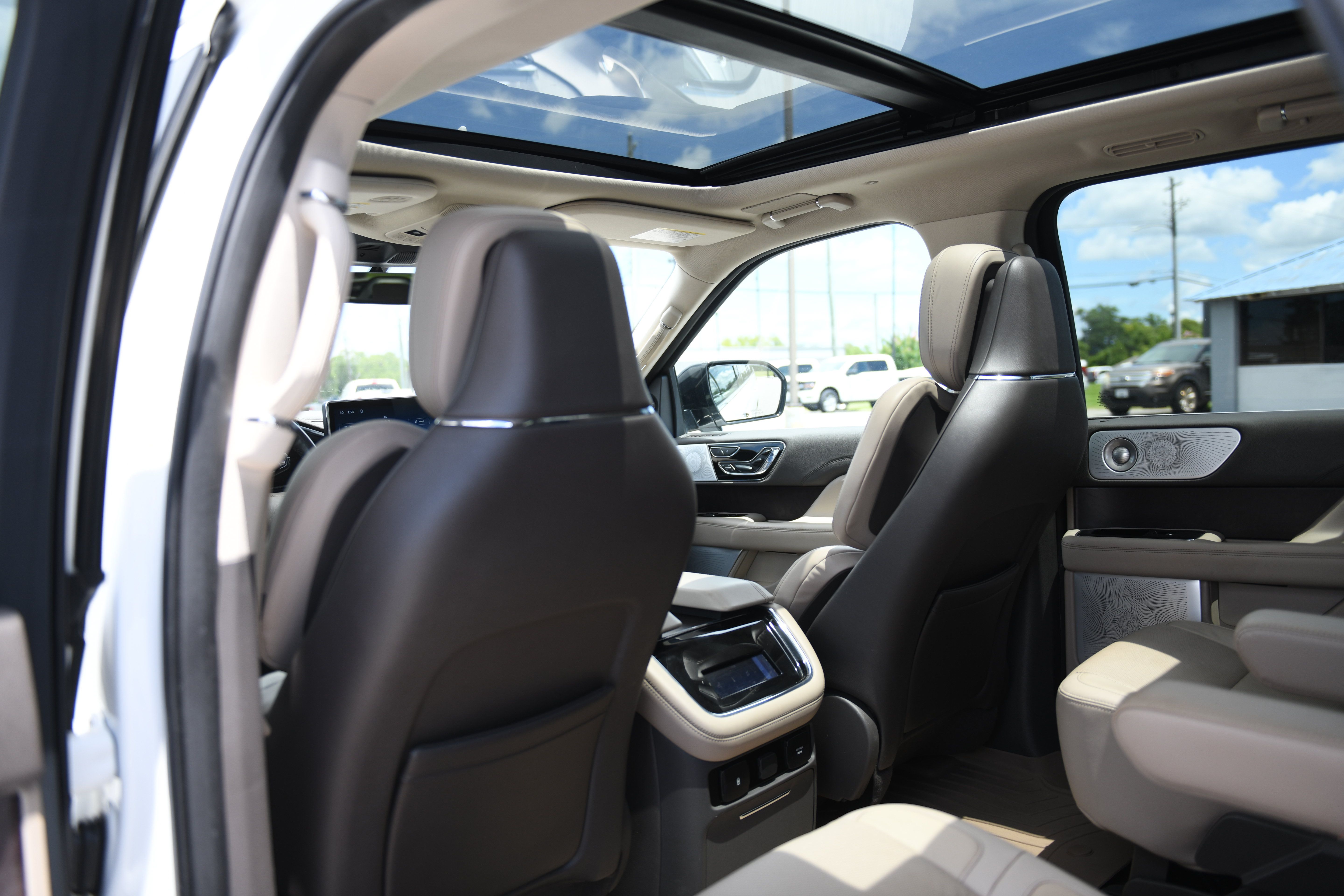 Used 2023 Lincoln Navigator L Reserve AWD/4WD image 13
