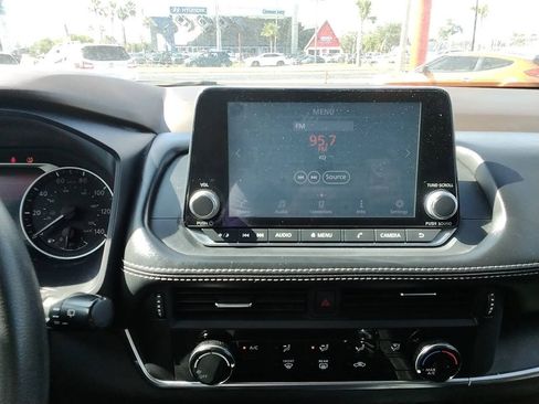 Used 2021 Nissan Rogue S FWD image 8