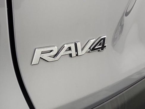 Used 2019 Toyota RAV4 XLE FWD image 7