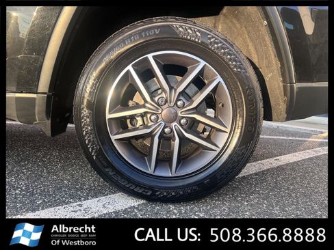 Used 2022 Jeep Grand Cherokee Limited image 32