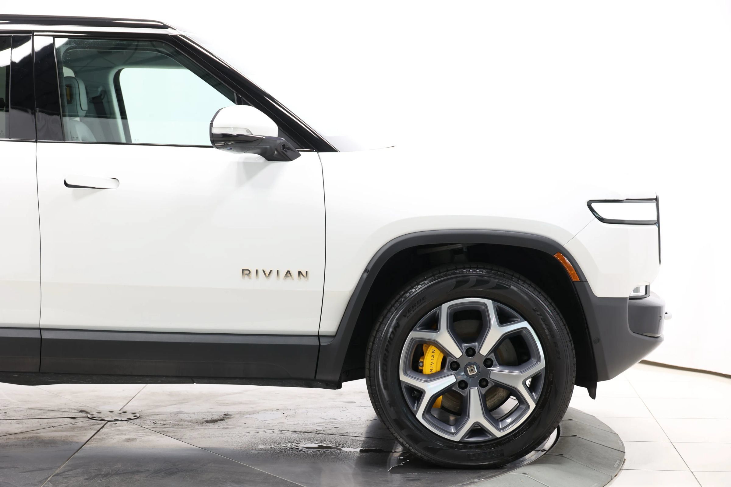 Used 2024 Rivian R1S Adventure Quad AWD/4WD image 80