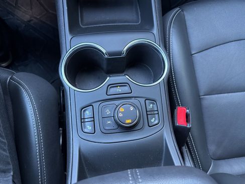 Used 2022 GMC Terrain SLT w/ Infotainment Package II image 27