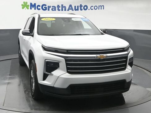 Used 2025 Chevrolet Traverse LT FWD image 5