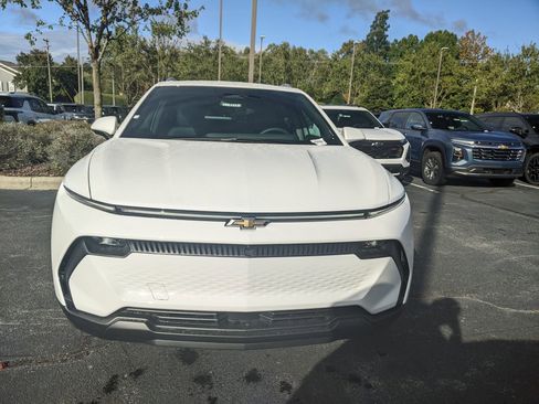 New 2026 Chevrolet Equinox EV LT image 2