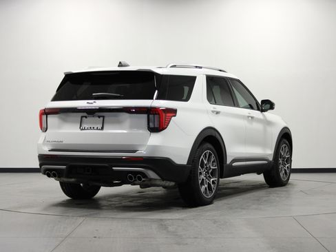 Used 2025 Ford Explorer Platinum w/ Ultimate Package image 4