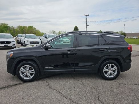 Used 2024 GMC Terrain SLE w/ Driver Convenience Package FWD image 4