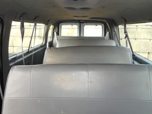 Used 1999 Ford E-350 and Econoline 350 Club Wagon image 23