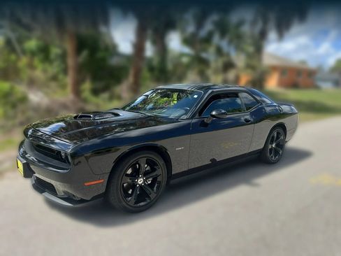 Used 2018 Dodge Challenger R/T Plus image 9