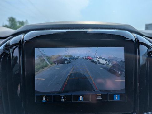 Used 2023 Chevrolet Traverse LT w/ Rear Camera Mirror Package AWD/4WD image 19