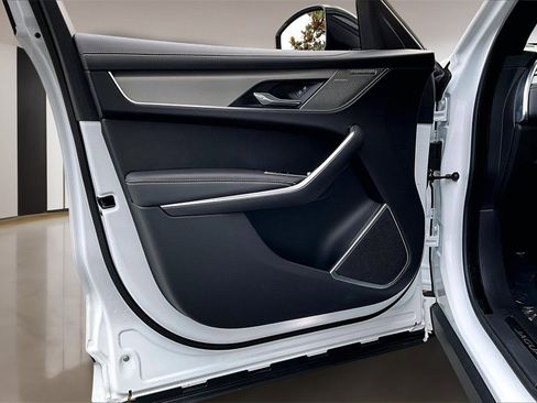 Used 2025 Jaguar F-PACE R-Dynamic S image 18