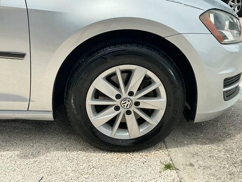 Used 2016 Volkswagen Golf S image 41