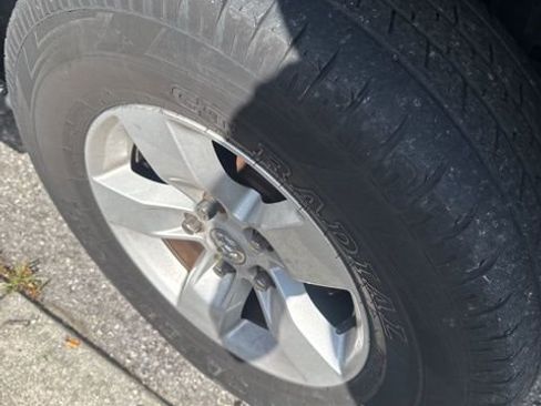 Used 2017 RAM 1500 Express image 3