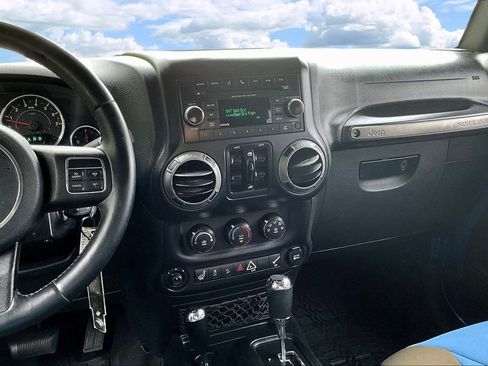 Used 2015 Jeep Wrangler Unlimited Sport w/ Quick Order Package 24S AWD/4WD image 11