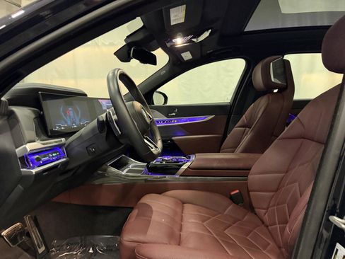 Used 2023 BMW 760i xDrive image 5