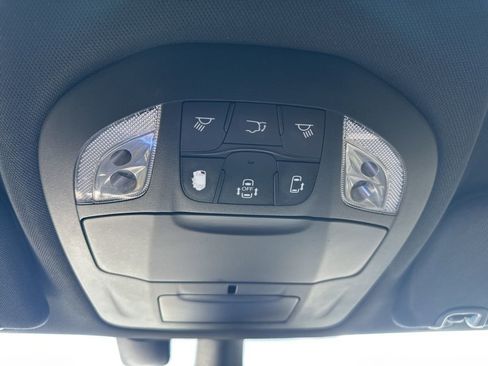 Used 2021 Chrysler Pacifica Touring w/ S Appearance Package image 8