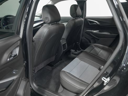 Used 2024 Chevrolet Trax LT w/ Sunroof Package FWD image 27