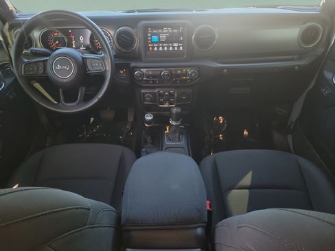 Used 2022 Jeep Wrangler Unlimited Sport AWD/4WD image 11