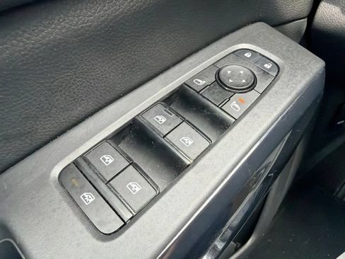 Used 2024 Nissan Pathfinder SV FWD image 25