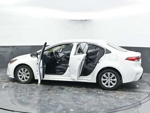 Used 2025 Toyota Corolla LE image 52