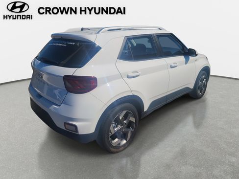 Certified 2025 Hyundai Venue SEL image 4