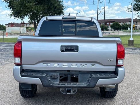 Used 2016 Toyota Tacoma TRD Sport w/ Towing Package RWD image 5