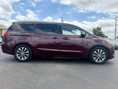 Used 2018 Kia Sedona SX FWD image 3