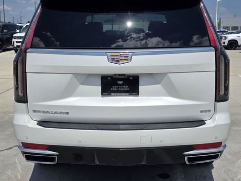 Used 2023 Cadillac Escalade Premium Luxury RWD image 10