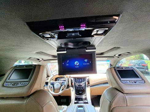 Used 2019 Cadillac Escalade ESV Platinum AWD/4WD image 34