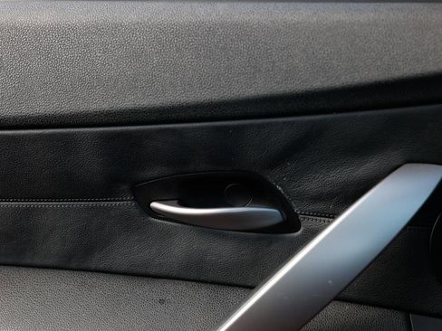 Used 2005 BMW Z4 2.5i image 37