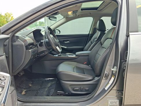 Used 2023 Nissan Sentra SR w/ SR Premium Package FWD image 13