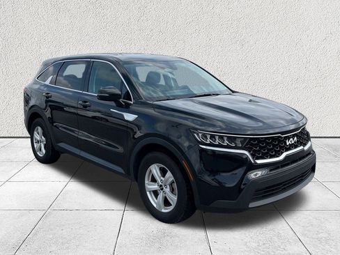 Used 2023 Kia Sorento LX image 1