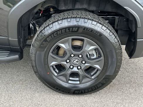 Used 2024 Lexus GX 550 AWD/4WD image 5