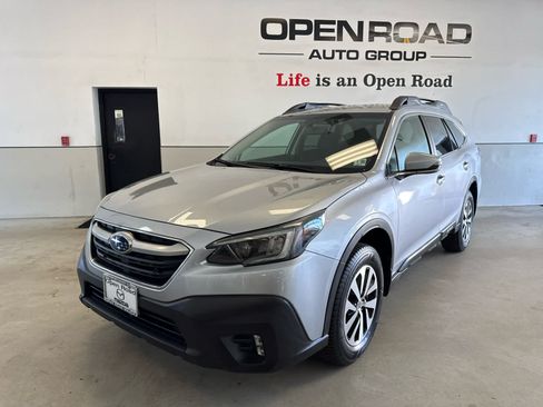 Used 2022 Subaru Outback Premium AWD/4WD image 2
