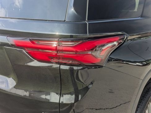 Used 2022 Chevrolet Traverse LT AWD/4WD image 36