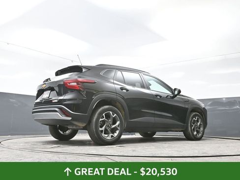 Used 2025 Chevrolet Trax LT image 49