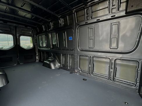 Used 2024 Mercedes-Benz Sprinter 3500 image 11