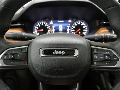 Used 2023 Jeep Compass Limited w/ Sun and Sound Group image 17