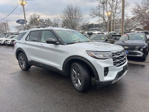 New 2026 Ford Explorer Active w/ Active Comfort Package image 3