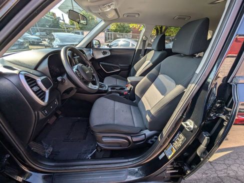Used 2022 Kia Soul LX image 15