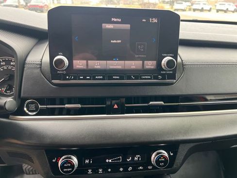 Used 2023 Mitsubishi Outlander SE image 17