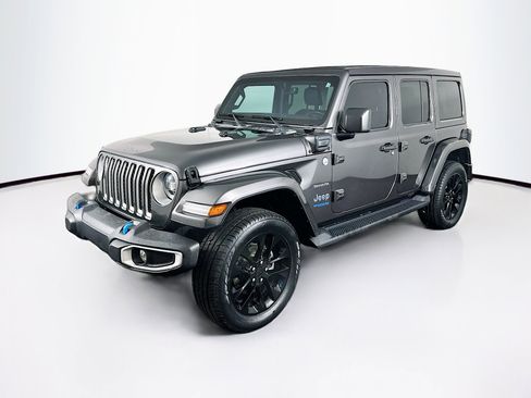 Used 2022 Jeep Wrangler Unlimited Sahara AWD/4WD image 3
