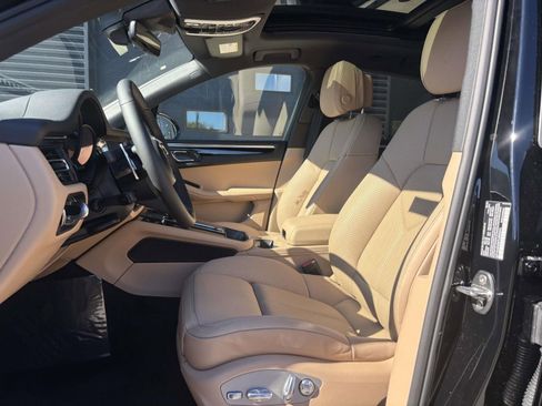 New 2026 Porsche Macan image 16