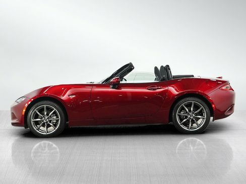 Used 2023 MAZDA MX-5 Miata Grand Touring RWD image 2