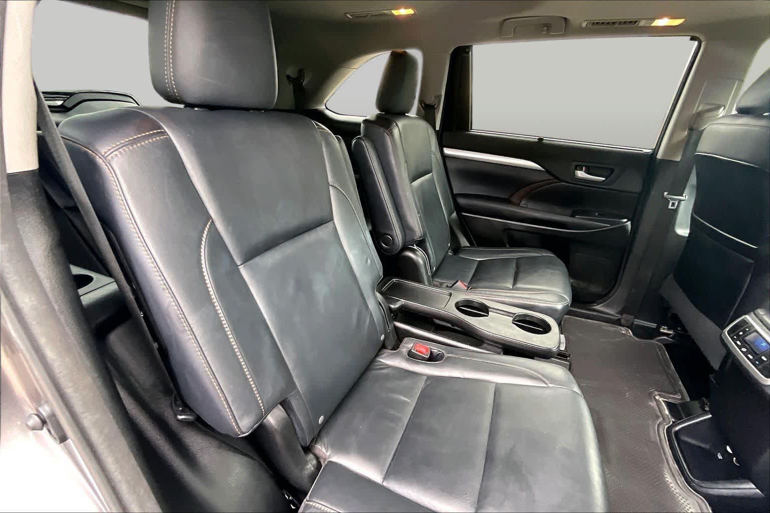 Used 2016 Toyota Highlander XLE FWD image 19