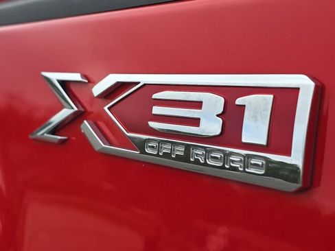 Used 2024 GMC Sierra 2500 SLT w/ SLT Premium Package image 10