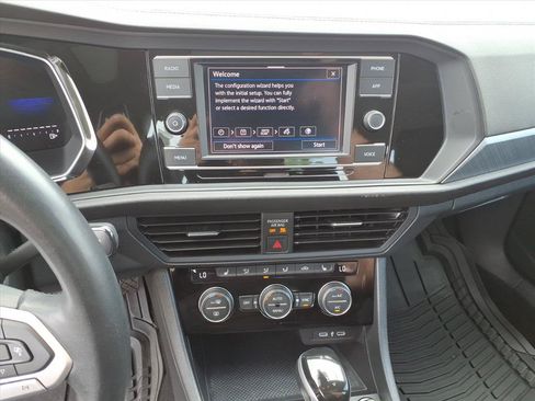 Used 2024 Volkswagen Jetta SE FWD image 27